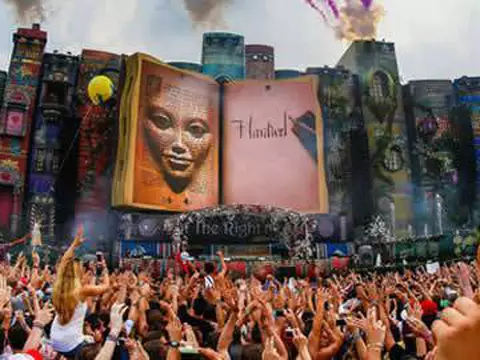Tomorrowland Brasil 2016 | Afrojack faz show pesado e homenageia Prince no segundo dia