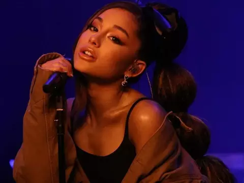 Ariana Grande faz performance ao vivo de "Needy"; confira