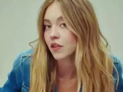 Sydney Sweeney é chamada de "cretina" por estrela de Batwoman