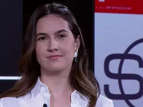 Apresentadora da ESPN une esporte, cultura pop e Taylor Swift no Super Bowl