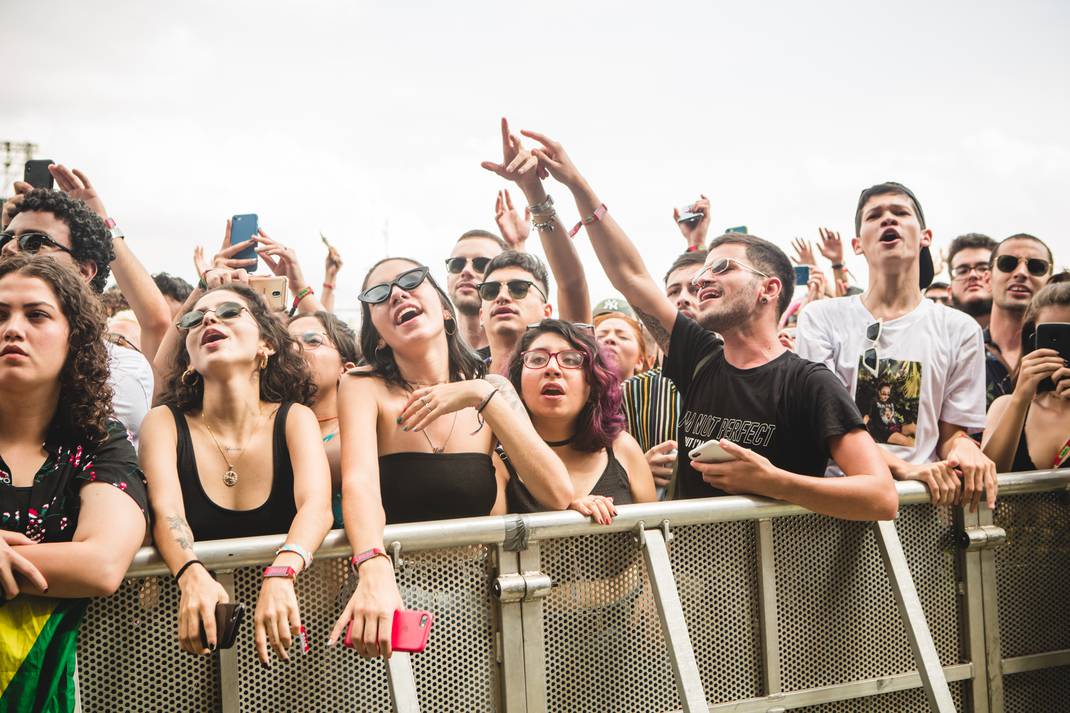 Multidão se emociona com show do The Neighbourhood no Lollapalooza