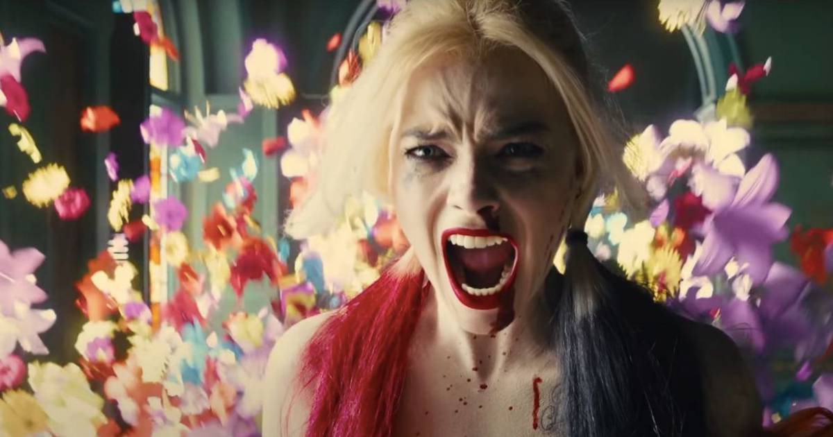 Margot Robbie reclama da roupa de Arlequina do filme Esquadrão Suicida