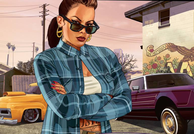 Imagem de divulgação de GTA Online mostra uma mulher marrom de pele tatuada e braços cruzados. Ela usa uma camisa chadrez de cor azul e óculos escuros no rosto.