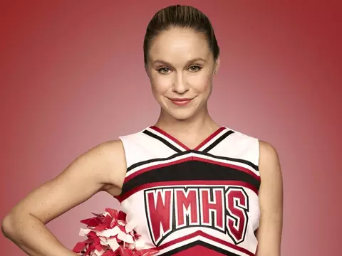 Glee | Becca Tobin está ansiosa pelo retorno da série: "Isso me dá diarreia"