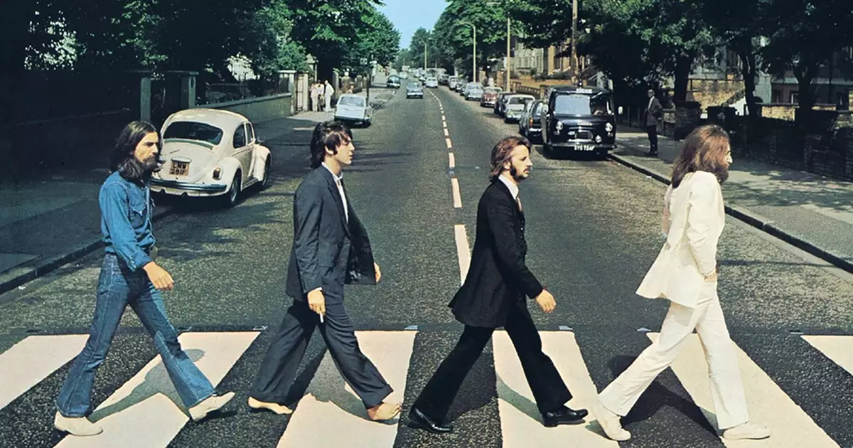 The Beatles | Elenco dos filmes grava cena da icônica capa do álbum Abbey Road