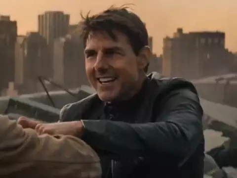 Vídeo de IA com luta entre Tom Cruise e Brad Pitt é denunciado por associação