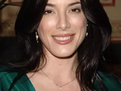 Fright Night 2 | Atriz de Dexter será a vampira da continuação de A Hora do Espanto