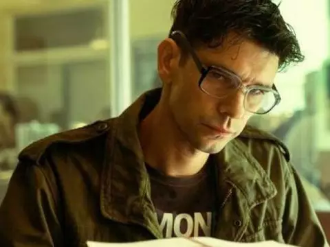 Ben Whishaw em Limonov: O Cameleão Russo (Reprodução)