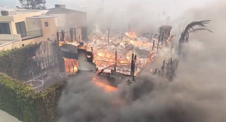 Mansão de Adam Brody no incêndio em Los Angeles