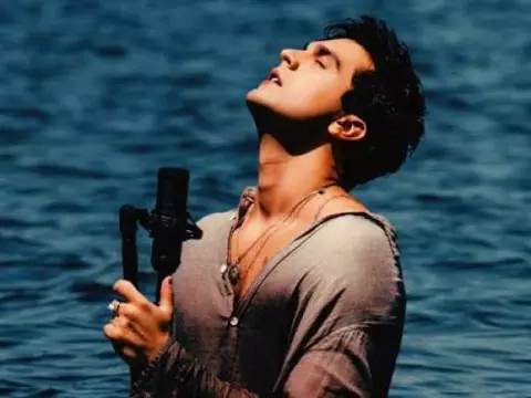 Luan Santana no clipe de "Ilha" (Reprodução)