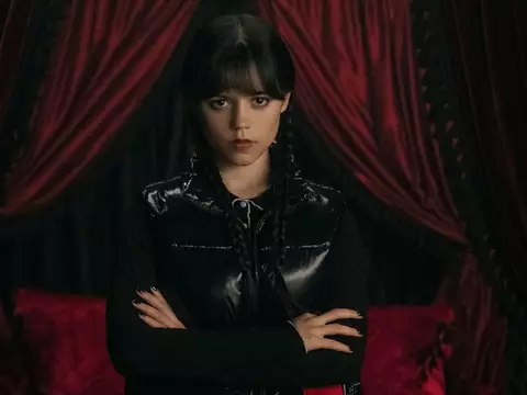 Jenna Ortega em cena de Wandinha