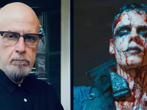 Alex Proyas, diretor da adaptação original de O Corvo, ao lado de Bill Skarsgård, que vive o protagonista no remake