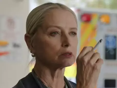 Actriz de The Pitt dice que Dana todavía está luchando con el trauma del asalto