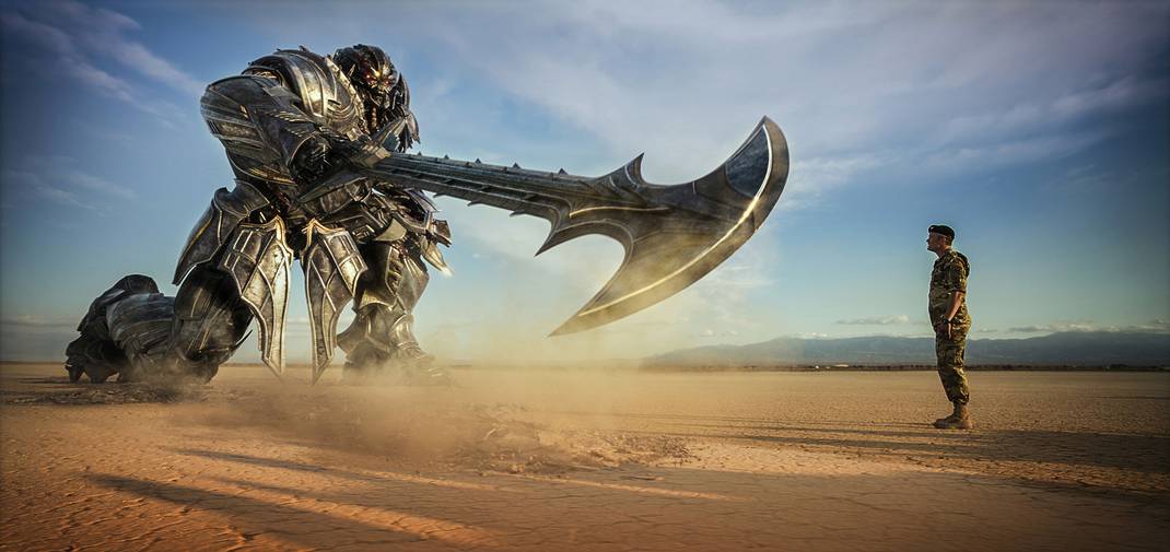 Transformers: O Último Cavaleiro  Novo cartaz reúne o elenco do filme
