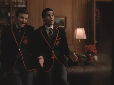 Darren Criss e Chris Colfer cantam "Baby, It's Cold Outside" 16 anos após dueto original em Glee; veja
