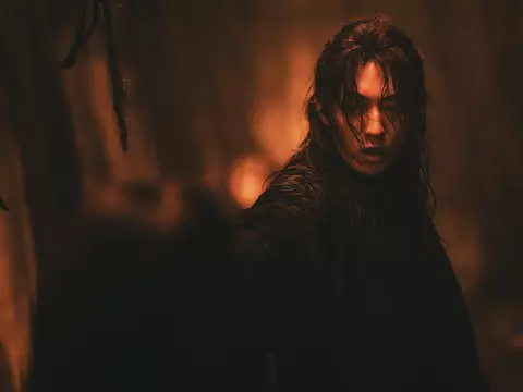 Nam Joo-hyuk em A Leste do Palácio (Reprodução)