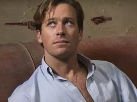 Armie Hammer em Me Chame Pelo Seu Nome (Reprodução)