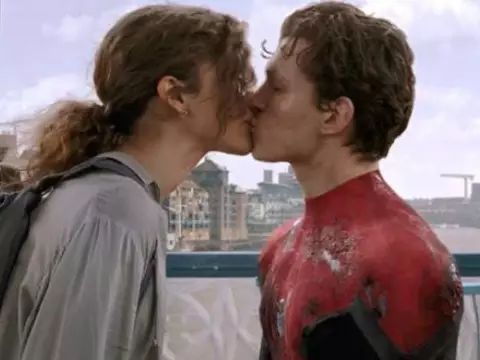 Zendaya e Tom Holland em Homem-Aranha (Reprodução)
