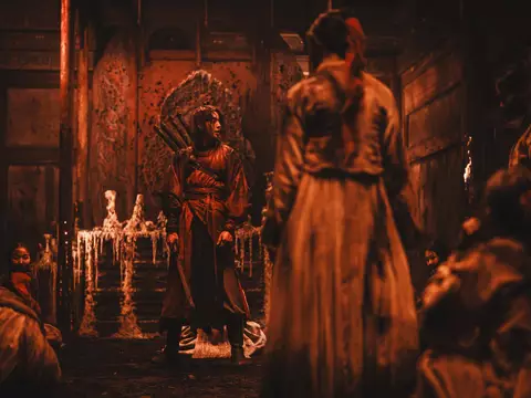 Cena de A Leste do Palácio (Reprodução)