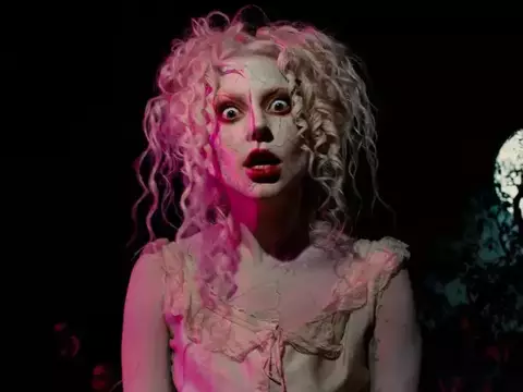 Lady Gaga no clipe de "The Dead Dance" (Reprodução)