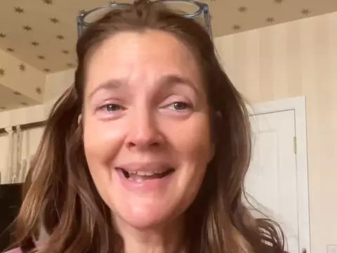 Drew Barrymore se desculpa em vídeo no Instagram (Reprodução)