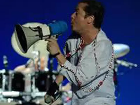 SWU 2011 | Faith No More encerra festival com bizarrices, flores e muita lama