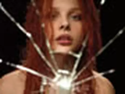 Carrie - A Estranha | Chloë Moretz banhada de sangue em nova imagem [ATUALIZADO]