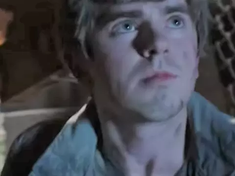 Freddie Highmore como Shaun Murphy em The Good Doctor (O Bom Doutor)