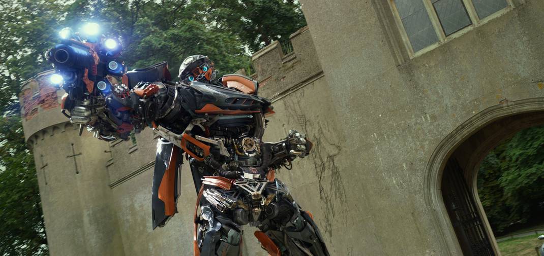 Transformers: O Último Cavaleiro  Novo cartaz reúne o elenco do filme