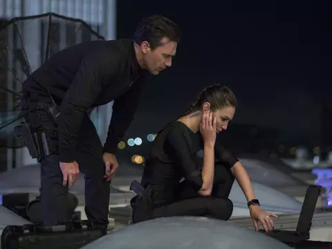 Vizinhos Nada Secretos | Gal Gadot e Jon Hamm são um casal de espiões no trailer da comédia