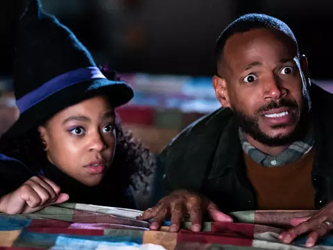 Priah Ferguson e Marlon Wayans em A Maldição de Bridge Hollow (Netflix/Divulgação)