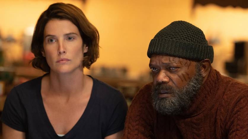 Cobie Smulders como Maria Hill e Samuel L. Jackson como Nick Fury em Invasão Secreta