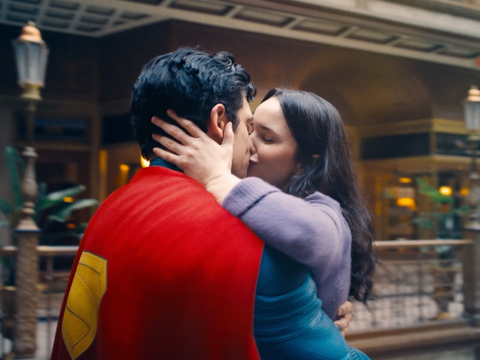 Novo Filme do Superman Revela Personagem Inédito em Livro Promocional