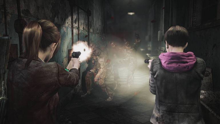 Claire e Moira em Resident Evil: Revelations 2.