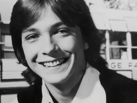 David Cassidy, músico e astro da série A Família Dó-Ré-Mi, morre aos 67 anos