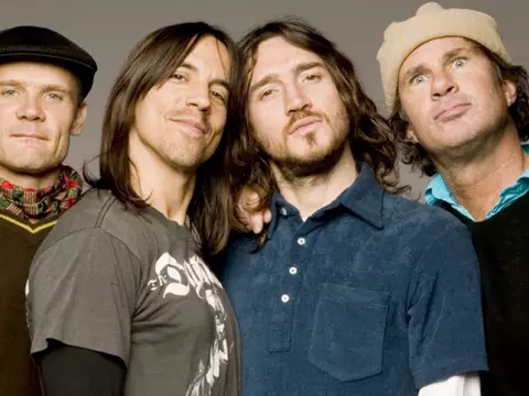 Imagem promocional do Red Hot Chili Peppers para Stadium Arcadium