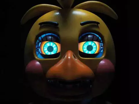 Five Nights 2 continua desperdiçando Emma Tammi em roteiro pavoroso