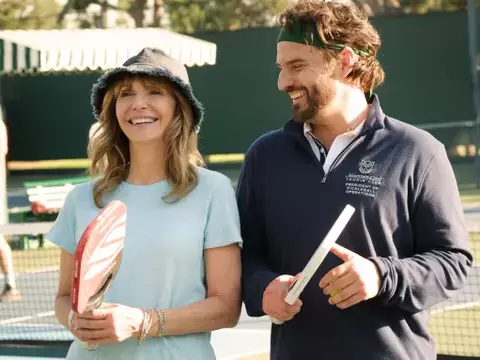 The Dink | Comédia com Jake Johnson e Ed Harris ganha imagem e data de estreia