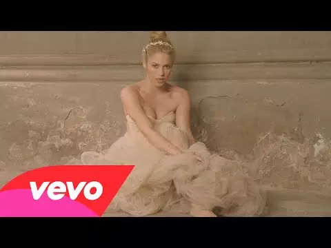 Shakira foge do casamento no clipe de "Empire" - veja