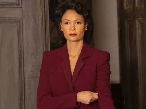 Thandiwe Newton em Westworld (Reprodução)
