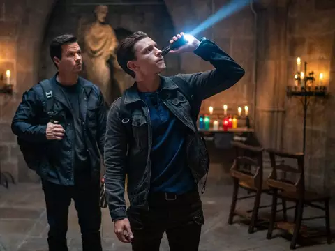Mark Wahlberg e Tom Holland no filme de Uncharted (via NY Times)
