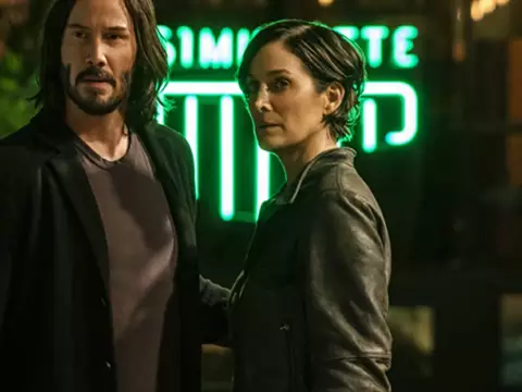 Keanu Reeves e Carrie-Anne Moss em Matrix Resurrections (Reprodução)