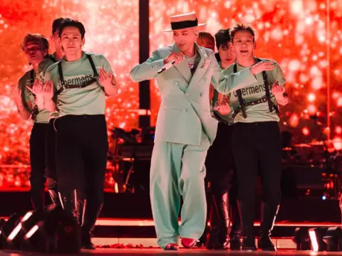 Cena de G-Dragon in Cinema [Übermensch] (Reprodução)