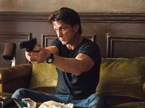O Franco-Atirador | Sean Penn quer matar Javier Bardem no novo trailer do filme