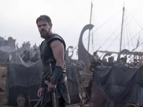 Veja novas imagens de Robert Pattinson e Matt Damon em A Odisseia