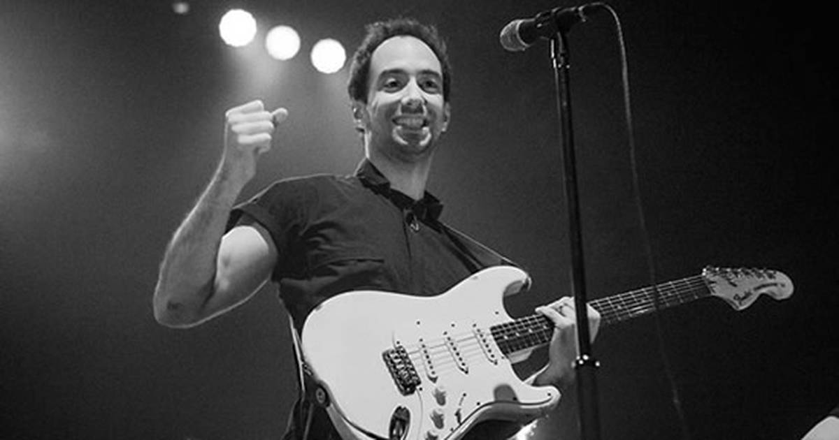 Albert Hammond Jr. joga xadrez com a morte no videoclipe de Caught By My  Shadow 