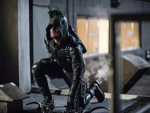 Arrow | Stephen Amell descarta retorno ao Arrowverse no futuro