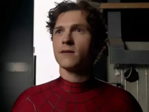 Homem-Aranha 4 | Vídeos do set mostram Tom Holland em cima de tanque de guerra