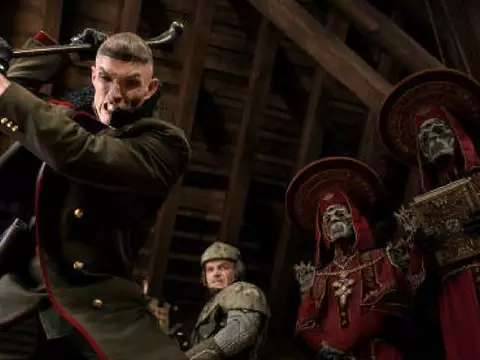 Ed Skrein em cena de Rebel Moon (Reprodução)