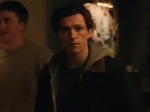 Tom Holland en Spider-Man: Un Nuevo Día (Reproducción)
